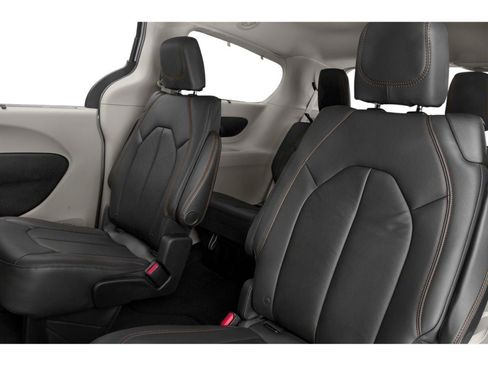 Used 2018 Chrysler Pacifica Touring-L Plus w/ S Appearance Package FWD image 8