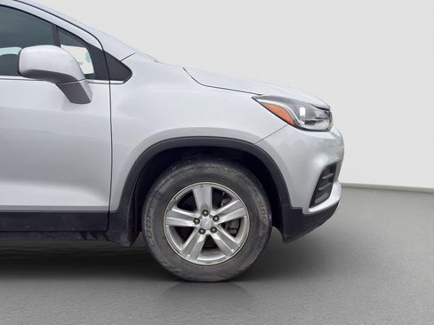 Used 2019 Chevrolet Trax LT w/ LT Convenience Package FWD image 20