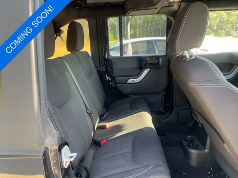 Used 2015 Jeep Wrangler Unlimited Sahara AWD/4WD image 4