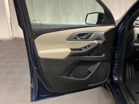 Used 2022 Chevrolet Traverse LS image 25