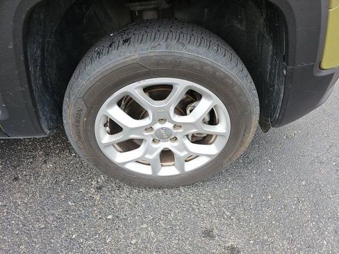 Used 2015 Jeep Renegade Latitude w/ Cold Weather Group II image 10