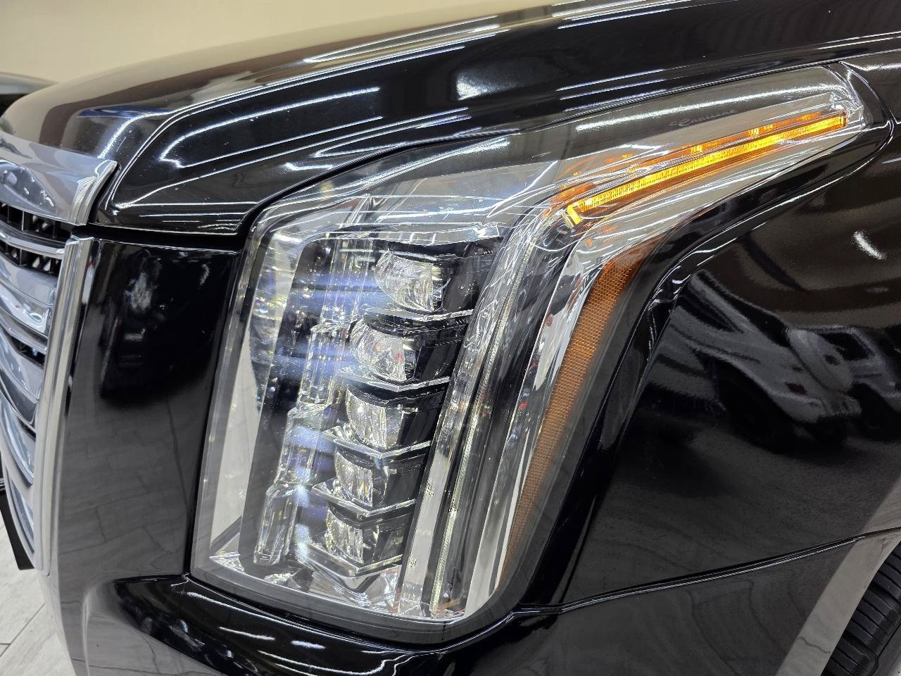 Used 2018 Cadillac Escalade ESV Platinum AWD/4WD image 11