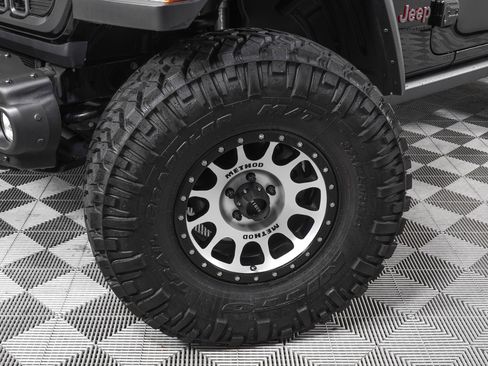 Used 2024 Jeep Wrangler Unlimited Rubicon w/ Technology Group image 28