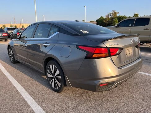 Used 2020 Nissan Altima 2.5 SV FWD image 4