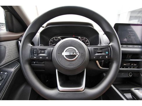 Used 2022 Nissan Rogue SV FWD image 14