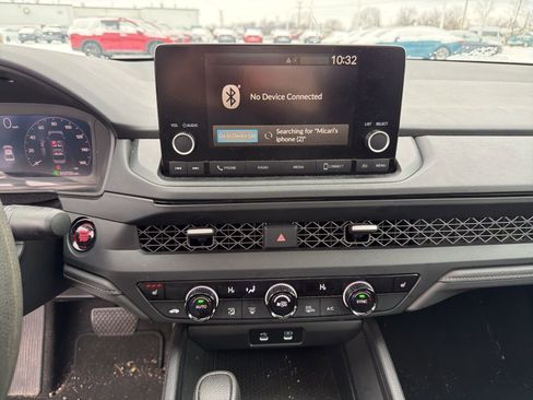 Used 2025 Honda Accord SE image 15