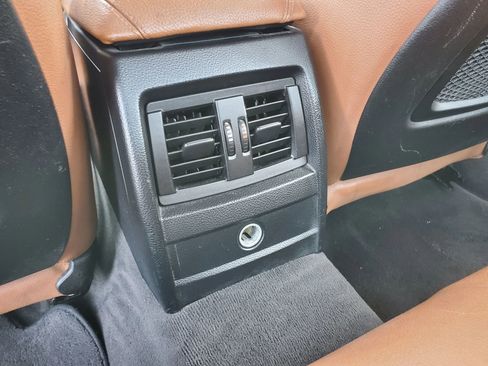 Used 2015 BMW ActiveHybrid 3 w/ Technology Package image 32