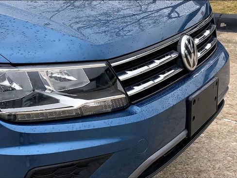 Used 2020 Volkswagen Tiguan S image 28