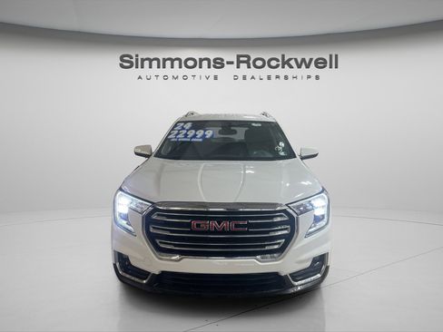 Used 2024 GMC Terrain SLT image 2