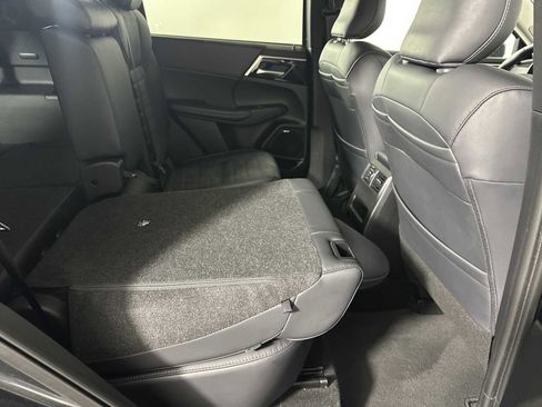 Used 2025 Mitsubishi Outlander SE AWD/4WD image 18