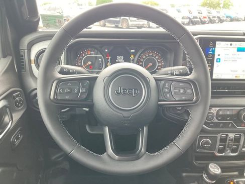 New 2025 Jeep Gladiator Sport image 15