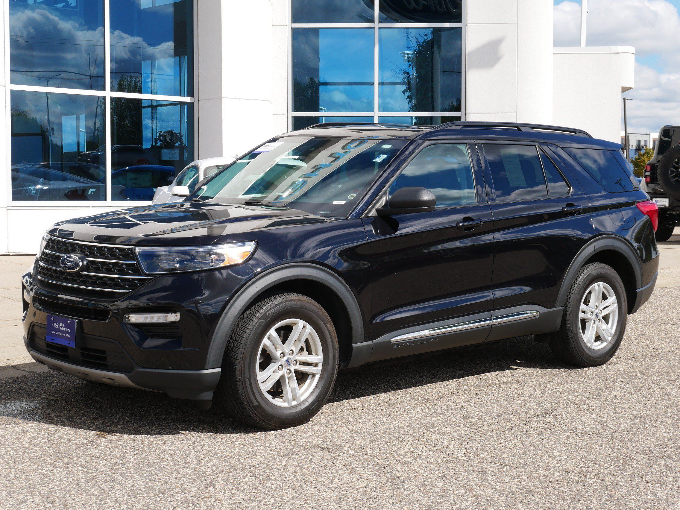 Used 2022 Ford Explorer XLT w/ Equipment Group 202A AWD/4WD image 25