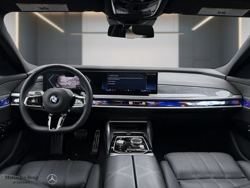 Used 2025 BMW 740i xDrive AWD/4WD image 7