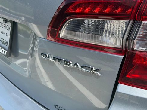 Used 2018 Subaru Outback 2.5i AWD/4WD image 34