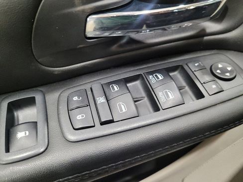 Used 2018 Dodge Grand Caravan SE FWD image 27