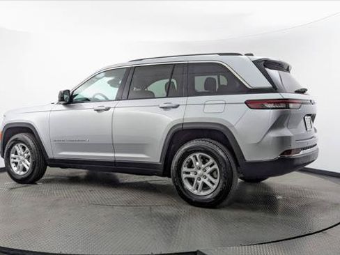 Used 2024 Jeep Grand Cherokee Laredo RWD image 6