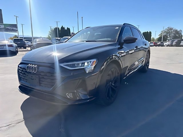 Used 2024 Audi Q8 e-tron Premium Plus w/ Premium Plus Package AWD/4WD image 3