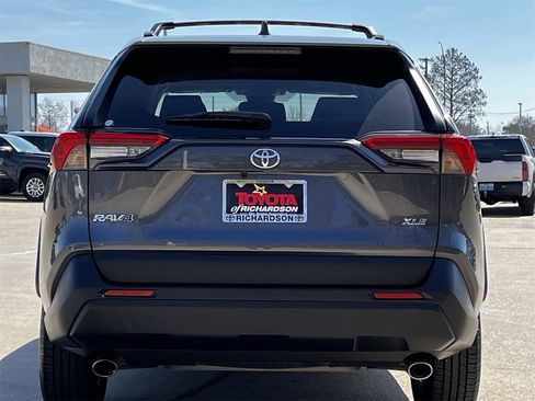 Used 2020 Toyota RAV4 XLE w/ Convenience Package image 5
