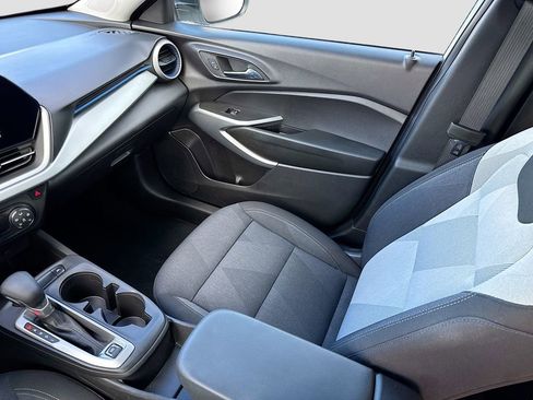 Used 2025 Chevrolet Trax LS image 20