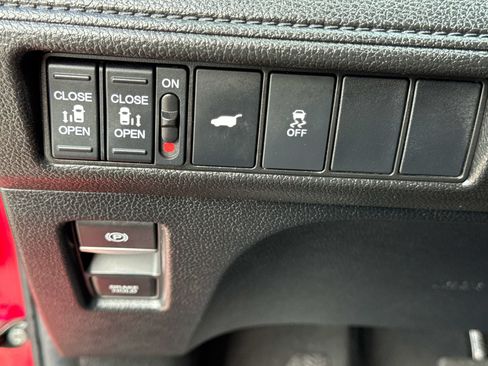 Used 2025 Honda Odyssey Sport-L image 28
