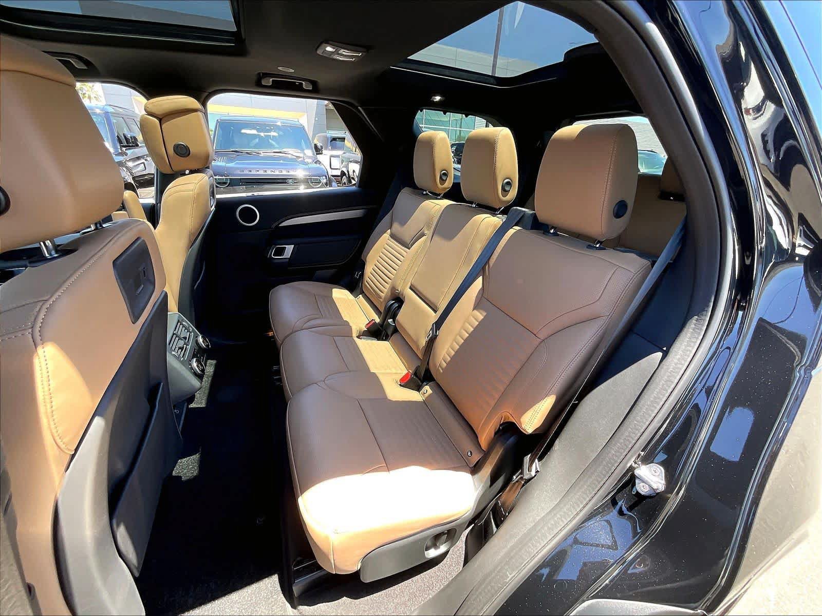 Used 2025 Land Rover Discovery Dynamic SE AWD/4WD image 29
