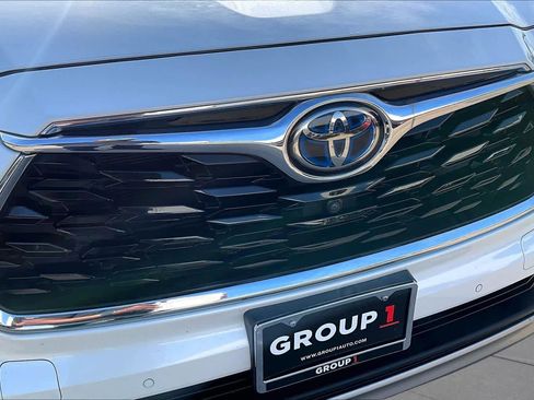 Used 2020 Toyota Highlander Platinum FWD image 29