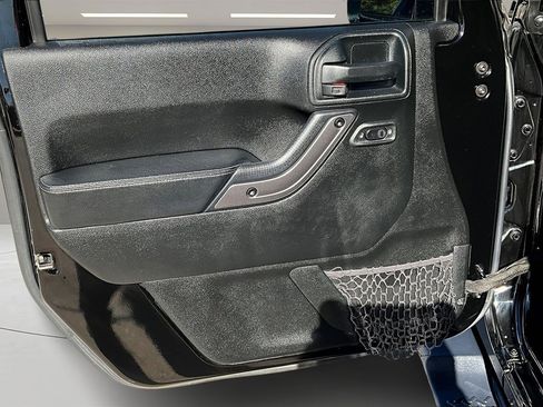 Used 2018 Jeep Wrangler Unlimited Sahara image 19