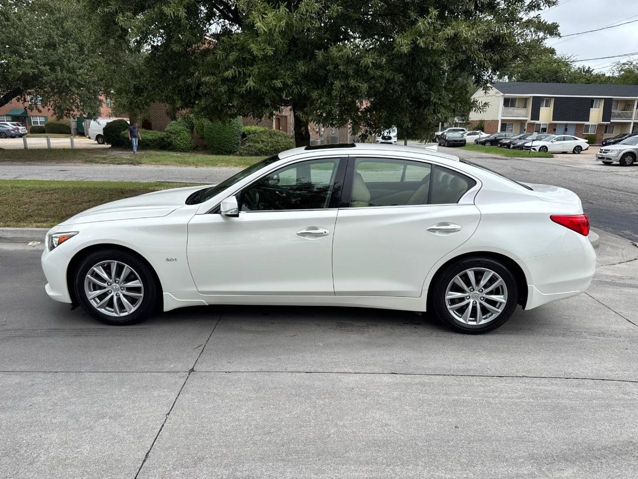 Used 2017 INFINITI Q50 3.0t Premium w/ 3.0T Premium Plus Package AWD/4WD image 8