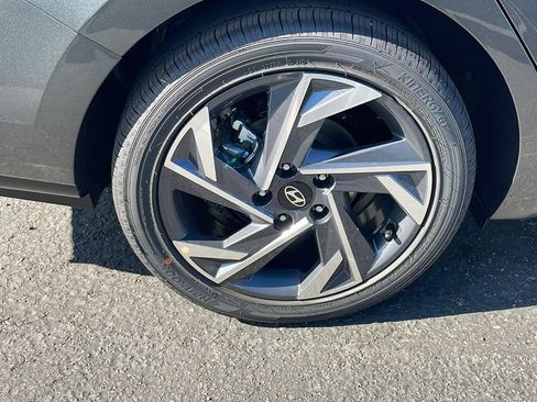 New 2026 Hyundai Elantra Limited image 32