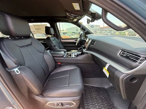 New 2026 Jeep Grand Wagoneer Limited w/ Premium Group II AWD/4WD image 7