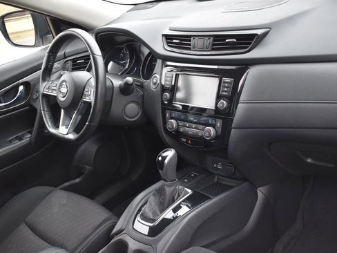 Used 2019 Nissan Rogue SV w/ Sun & Sound Touring Package image 13