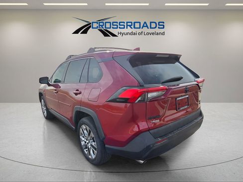 Used 2021 Toyota RAV4 XLE Premium image 3
