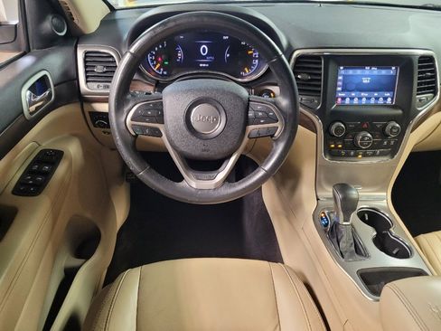 Used 2018 Jeep Grand Cherokee Laredo image 22