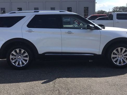 Certified 2022 Ford Explorer Limited w/ Equipment Group 301A image 4