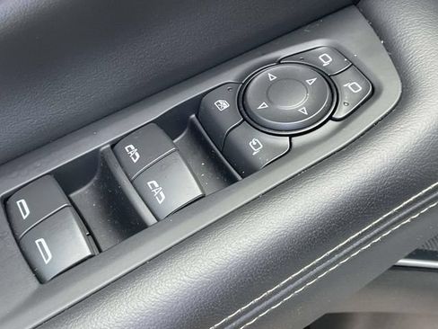 Used 2025 GMC Yukon Elevation AWD/4WD image 21