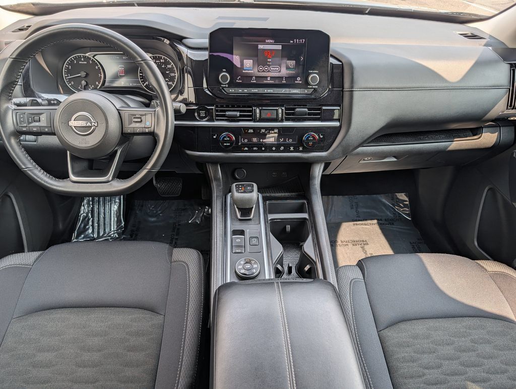 Used 2025 Nissan Pathfinder SV AWD/4WD image 18