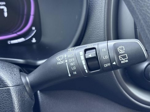 Used 2025 Kia Soul LX w/ LX Technology Package FWD image 29