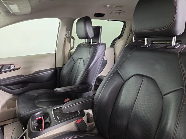 Used 2018 Chrysler Pacifica Touring-L Plus FWD image 13