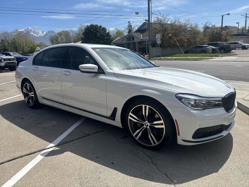 Used 2019 BMW 740i xDrive image 3
