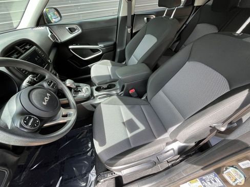 Used 2025 Kia Soul LX w/ LX Technology Package image 31