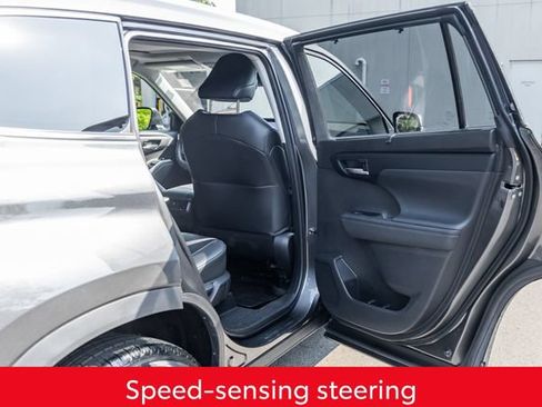 Used 2023 Toyota Highlander XLE AWD/4WD image 20