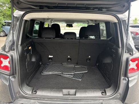 Used 2023 Jeep Renegade Latitude AWD/4WD image 27