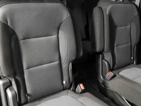 Used 2023 Chevrolet Traverse LT FWD image 42