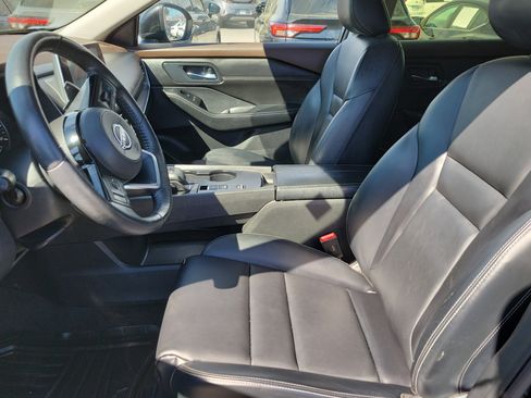 Used 2023 Nissan Rogue SV w/ SV Premium B Package image 18