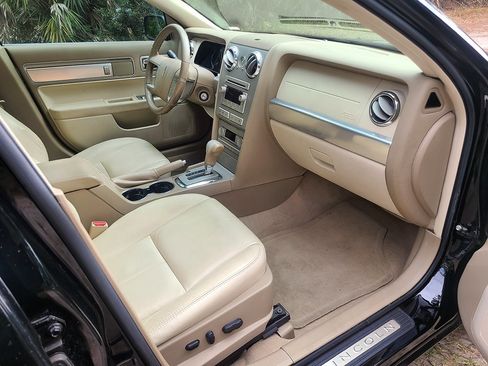 Used 2007 Lincoln MKZ image 13