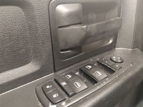 Used 2016 RAM 1500 Express RWD image 27