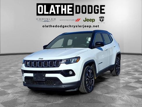 Used 2023 Jeep Compass Limited image 1