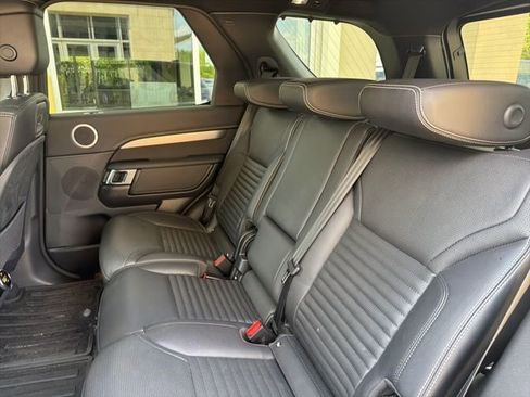 Used 2024 Land Rover Discovery Dynamic SE AWD/4WD image 11