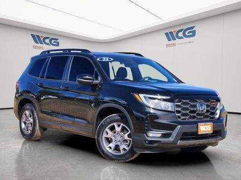 Used 2022 Honda Passport TrailSport image 2