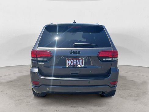 Used 2020 Jeep Grand Cherokee Altitude RWD image 4